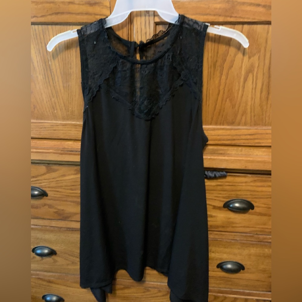 ⭐️  5/$20 Torrid Lace High Neck Tank